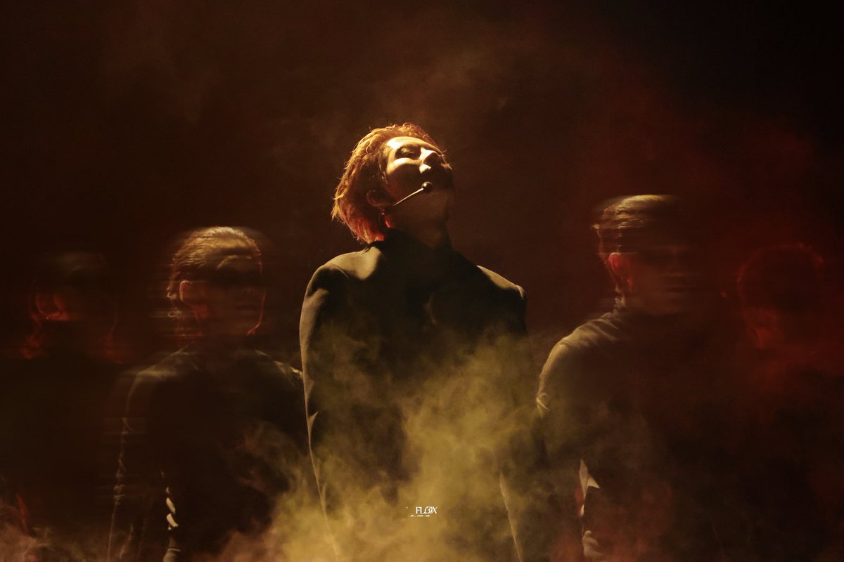 FL3X852- tweet media