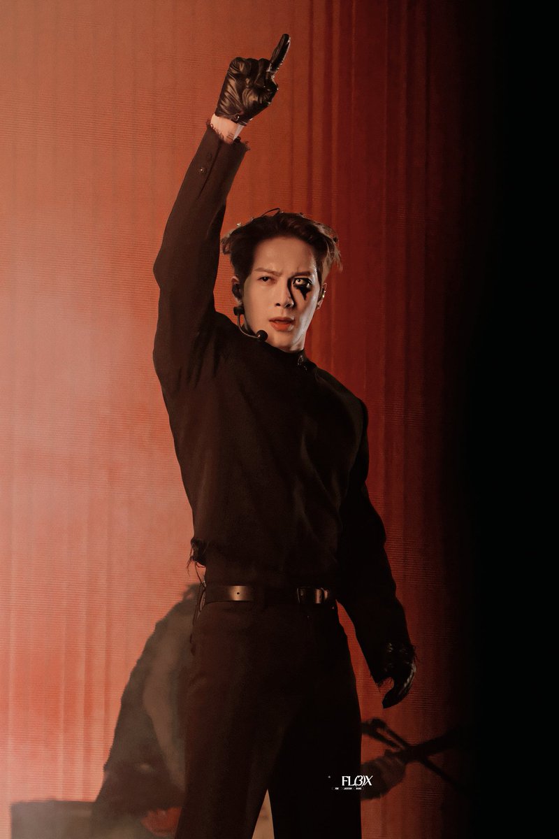 FL3X852- tweet media