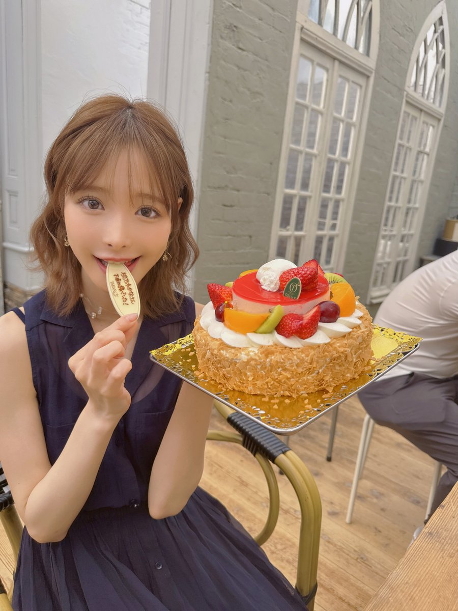 Kana_Momonogi's tweet image. 引退作の撮影の時に大好きなケーキをいただきました🎂🫶