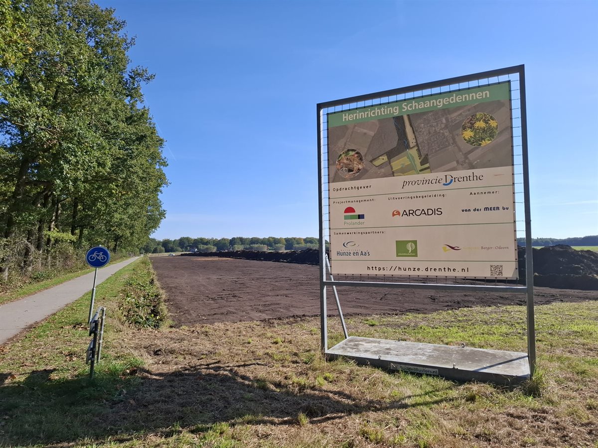 Vanaf oktober rijden er graafmachines, shovels en trekkers met dumpers in het gebied de Schaangedennen. Het gebied bestaat nu vooral uit akkers en grasland. Komende winter vindt de omvorming tot een gevarieerd natuurgebied plaats:
prolander.nl/actueel/nieuws…
