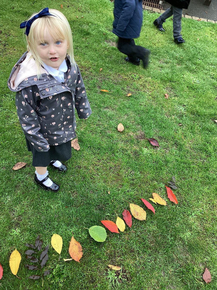 YewTreeSandwell's tweet image. RC are creating A B patterns with natural resources today! #LearningWithoutLimits