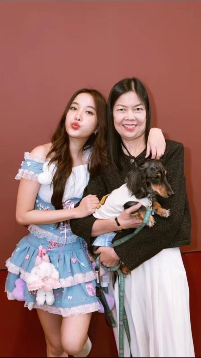StaceyGirlfreen's tweet image. Dear @srchafreen
Hand in hand , you & #GIRLFREEN's . TODAY, TOMMOROW AND FOREVER!
#GIRLFREEN' s are extremely happy and wish to see you achieve anything and everything you set your mind to.
We're proud of you and how far you've come.🥹🫶🏻
SOLENN ENTERTAINMENT…