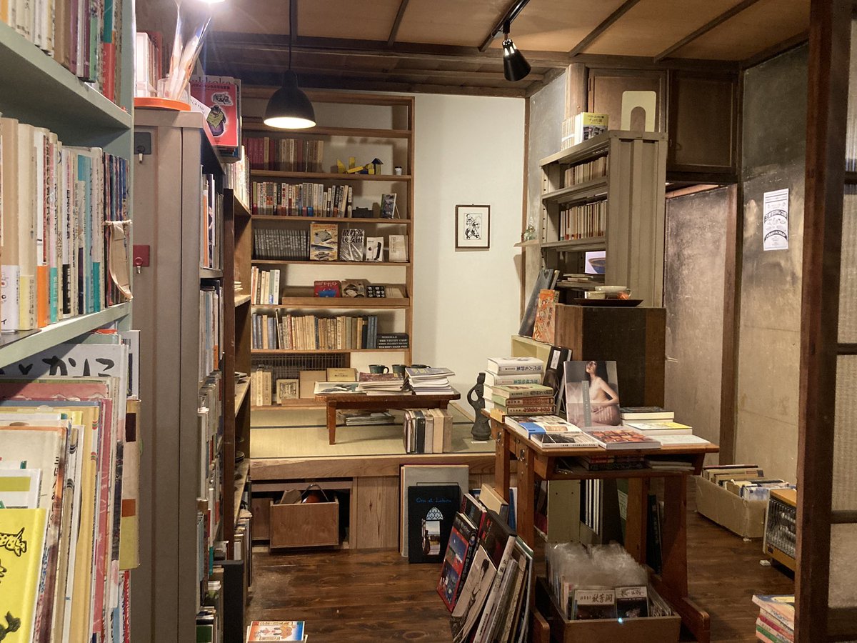 本日の営業は終了です。
お越しいただいたお客さま、ありがとうございました。

毎週水木曜日は定休日。
次回の営業は10/17(金)
12:00-18:00.オープンいたします。