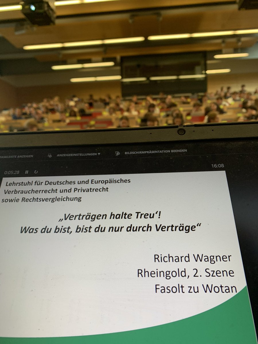 MSKBayreuth's tweet photo. #Semesterbeginn zu meinem 31. Semester in Bayreuth, meinem 45. Semester als Hochschullehrer und 66. Semester als Dozent. Auf dem Programm: #VertraglicheSchuldverhältnisse, #KlausurpraxisSchuldrecht, #ItalienischesVertragsrecht und #KaufPlus. Ich möchte es einfach nicht missen! https://t.co/Zh5RfOo0yi