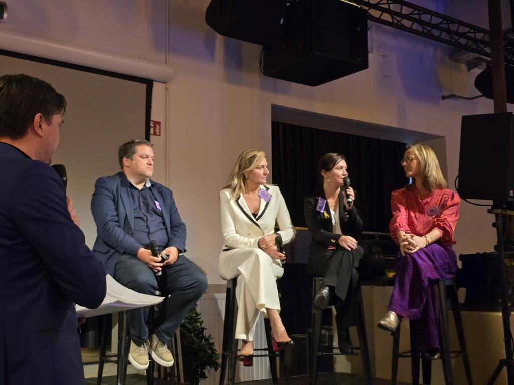 Spreken over de ontwikkeling van de zorgsector van morgen en innovatie en ondernemen in de zorg, op #VistaMinds waarbij oa de syndicaten in debat gaan met politici en experts. Beloofd een boeiende dag te worden!

<a href="/josvanhoof1957/">Jos Vanhoof</a> <a href="/BLANCKAERTJoha1/">BLANCKAERT Johan</a> <a href="/BOVYN/">Tom BOVYN</a> <a href="/bvastweets/">BVAS-ABSyM</a> <a href="/GevaertThomas/">Thomas Gevaert</a>