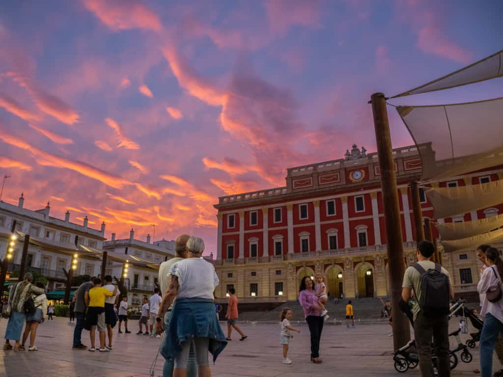 Cuando algo nos da vida, es conveniente aumentar la dosis. 
En #Sanfernando tenemos la fortuna de poder admirar atardeceres que son un espectáculo ¿os contamos un secreto? Al natural incluso mejoran. 😍
¡Vitamina pura!💊
📷Ayuntamiento de San Fernando