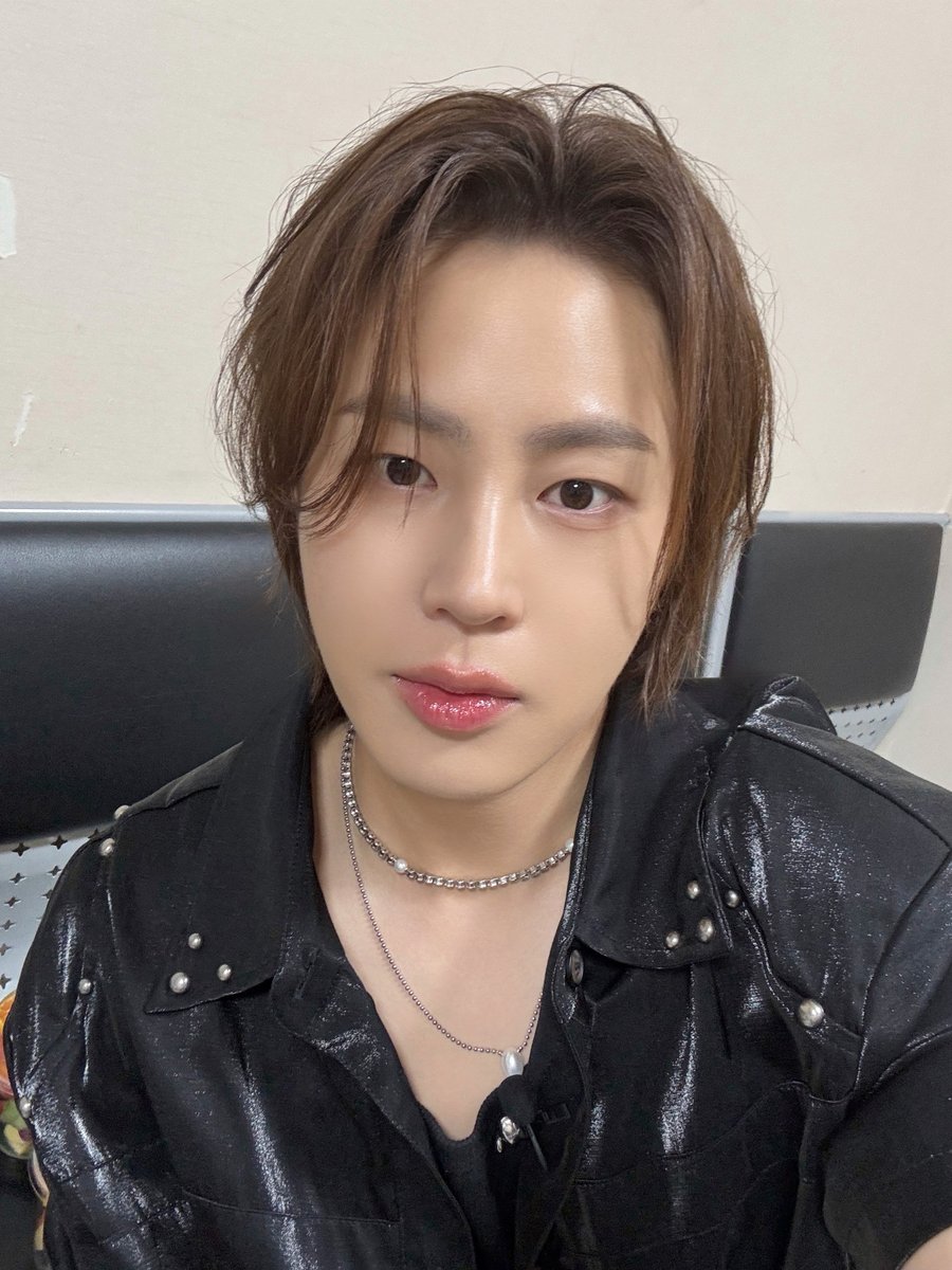 BPM_HSW's tweet image. [#하성운] ⏰

잠시 후 10시! Mnet &amp;lt;스틸하트클럽&amp;gt;에 하성운이 출연합니다📺
하성운 디렉터와 함께하는 첫 방송😼 근데 하늘 나만 봐! 내가 제일 좋다고 해..🖤

#HASUNGWOON #스틸하트클럽