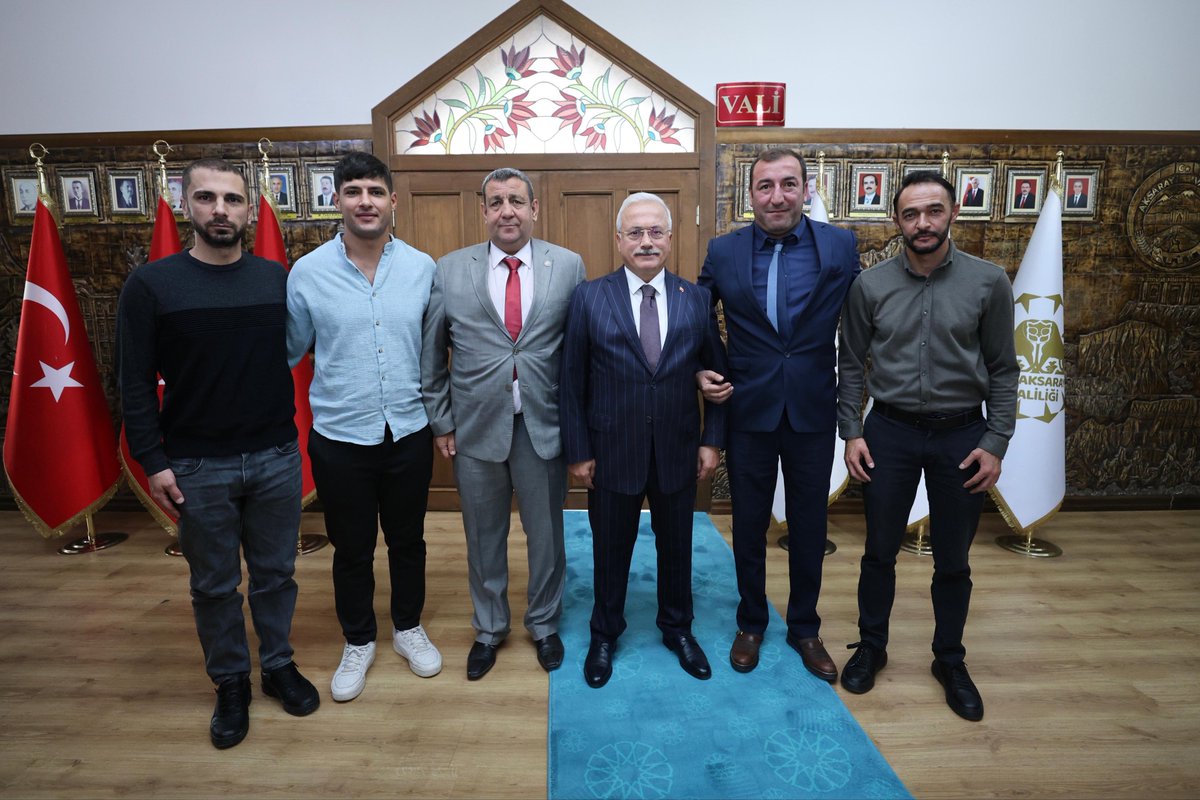 Valimiz Sn.<a href="/malikumbuzoglu/">Mehmet Ali Kumbuzoğlu</a>, Aksaray İşitme Engelliler Spor Kulübü Yöneticisi Sn.Mehmet Bekmezci ve beraberindeki heyeti kabul ettiler.

Nazik ziyaretleri için kendilerine teşekkür ediyor, başarılar diliyoruz.