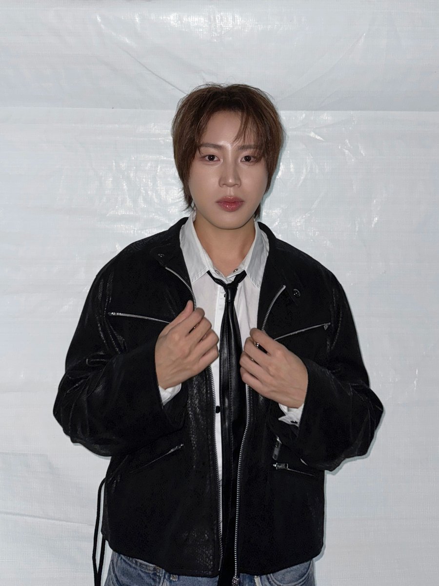 [#하성운] ⏰

잠시 후 11시 10분! KBS2 <2025 APEC MUSIC FESTA>에 하성운이 출연합니다📺
지금부터 성운이의 라이브로 하늘을 반하게 해 보도록 하겠습니다💗

#HASUNGWOON #APECMUSICFESTA