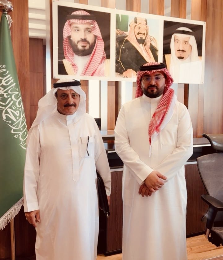⸻

🌿 تهنئة وترحيب 🌿
نرحب بسعادة رئيس بلدية محافظة النماص / عوض بن أحمد القحطاني،
متمنين له التوفيق والسداد في مهامه،
وأن يوفقه الله في استكمال مسيرة التطوير والبناء في محافظة النماص ومراكزها،
سائلين الله أن يُعينه على حمل الأمانة والنهوض بالخدمات البلدية بما يحقق تطلعات