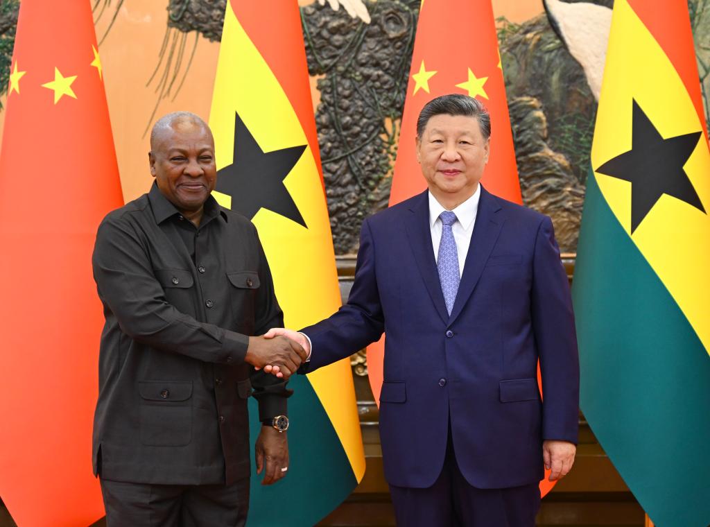 Chinese President #XiJinping on Tuesday met with Ghanaian President John Dramani Mahama, who is in Beijing for the Global Leaders' Meeting on Women.
english.cctv.com/2025/10/14/ART…