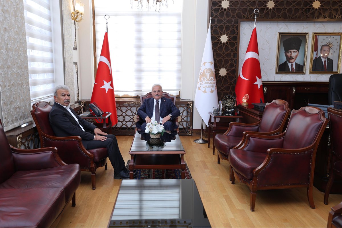 Valimiz Sn.<a href="/malikumbuzoglu/">Mehmet Ali Kumbuzoğlu</a>,
AK Parti Ortaköy İlçe Başkanı Sn.Oğuz Şahin’i kabul ettiler.

Nazik ziyaretleri için kendilerine teşekkür ediyoruz.