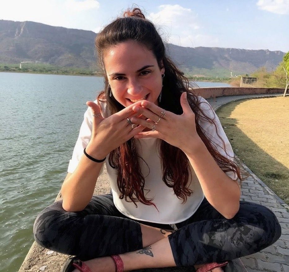 A Inbar ainda está em Gaza. Aliás o corpo dela está em Gaza. Foi assassinada em cativeiro depois de ter sido feita refém no Festival Nova. Era neta de uma sobrevivente do Holocausto, a avó morreu recentemente de coração partido por não ter voltado a abraçar a neta. 
As mulheres