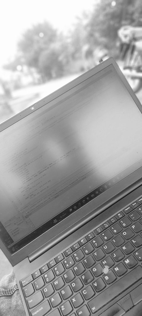 code_n_learn's tweet image. Nothing and no-one is stopping me from coding like this 😀