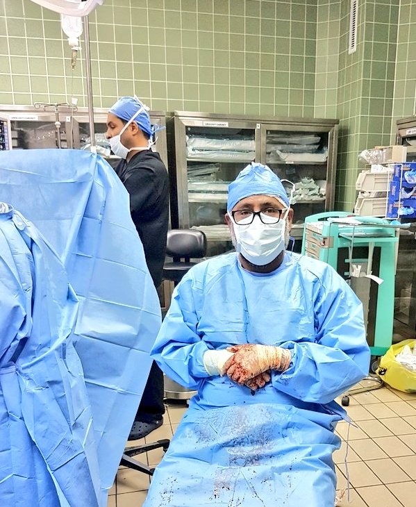 أنت لا تدرس من أجل أن تنجح !!! 
بل تدرس من أجل اليوم  الذي يسخرك الله  أن تكون الفاصل بين مريض وقبره
عبارة كُتبت على مدخل  إحدى الكليات الطبية