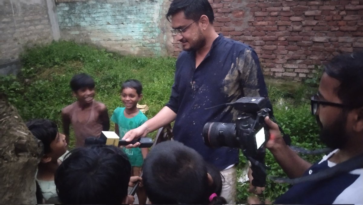 लल्लनटॉप की बिहार चुनाव यात्रा. 

आपके बिहार आ गए हैं. बताइये कहां मुलाकत होगी? 
कहां-कहां आना चाहिए? थोड़ा मार्गदर्शन कर दीजिए 😊 
आपकी कौनसी विधानसभा है? किन मुद्दों पर बात होनी चाहिए? बताइये.

मिलते हैं जल्दी.
#Bihar #bihaeelection2025 

 Reporting with <a href="/pix_shubham/">Shubham</a>