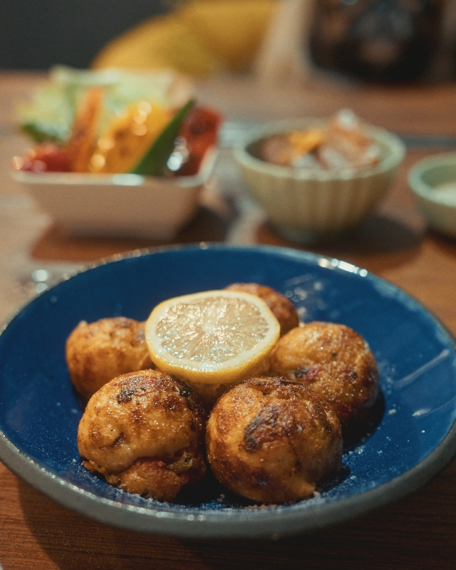 ワンコ超ウェルカム！
 40年の味を引き継いだ関西風鉄板焼き店『布袋家』が、 コスパも味も最高です  inucafe-repobu.com/article/hoteiya