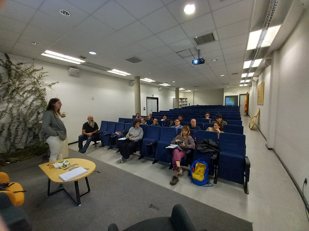 pbiovalor23's tweet photo. Comienza el Taller de #Emprendimiento verde organizado por #BIOVALOR en #Soria. Juliana Navarro, del @CITAAragon -socio del proyecto-, imparte las primeras jornadas presenciales, que se combinarán con sesiones online. https://t.co/JAWT4K015E
#PlantasAromaticasyMedicinales https://t.co/L3K8j7rgMX