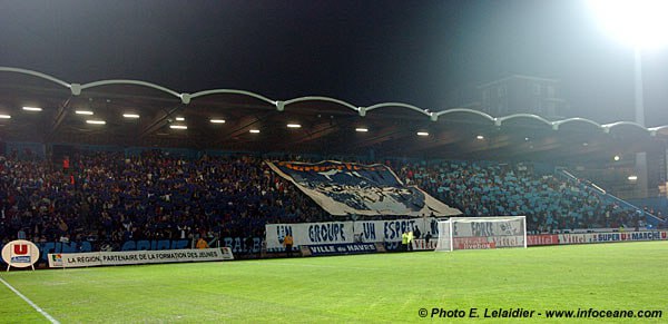 Il y a 2⃣0⃣ ans, lors du match HAC - Sedan. 
Tifo des <a href="/BARBARIANS93/">BARBARIANS HAVRAIS</a>.