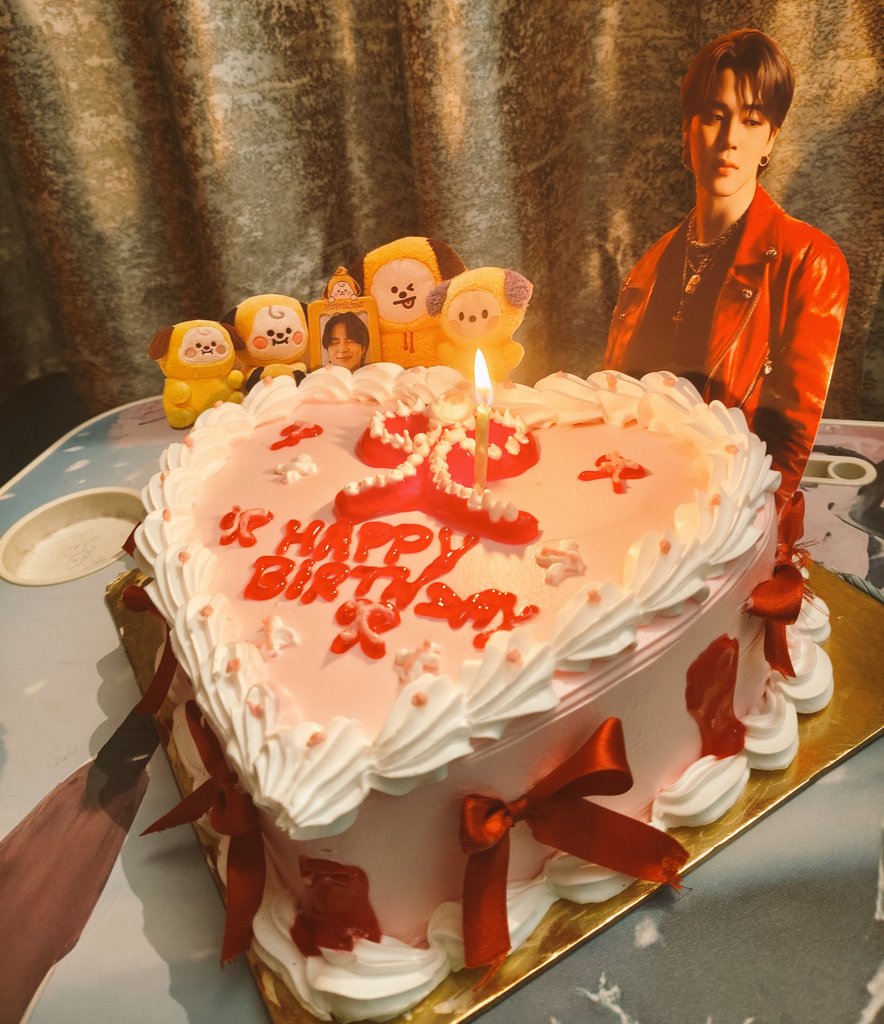 JIMIN_INDIA_'s tweet image. And here comes our cake!🎂🤗

#CakeForJiminContest  
#HappyJiminDay 
#30YearsOfKindness

🎂@jiminiemelody

💛 tried our best to decorate the cake, and though it may not be perfect, it’s made with all my heart, warmth, and gratitude for Jimin ✨💛🇮🇳