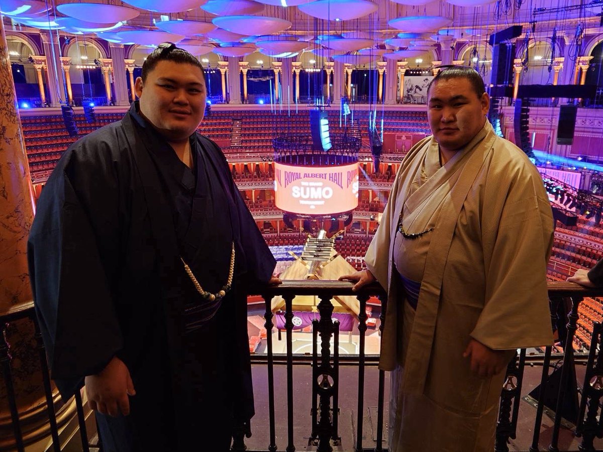 sumokyokai's tweet image. <大相撲ロンドン公演>
初めて会場を見た両横綱。
普段と異なる雰囲気の会場にとても楽しみ、だと語りました。
#sumo #相撲 #ロンドン公演 #london