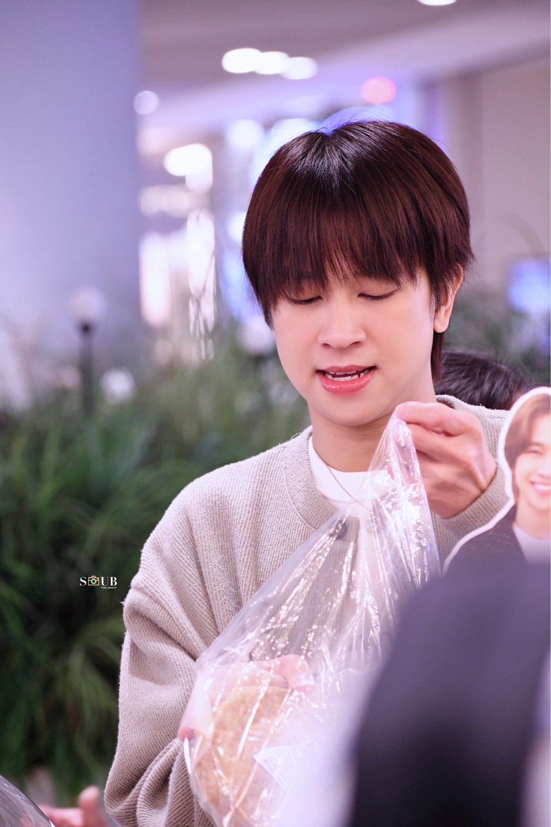 soub1181's tweet photo. ฟลุ้คขายของเก่งม๊าค~~ แต่เวลาคิดเงิน ห้าม🚫ชวนฟลุ้คคุยน๊า🤣🤣🤣
#เจ้าแก้มก้อน #fluke_natouch
#ลิ้นติดโปรแฟร์ #อิ่มหนำสำราญ
#fluke_cooking https://t.co/HV8fiSWk5A