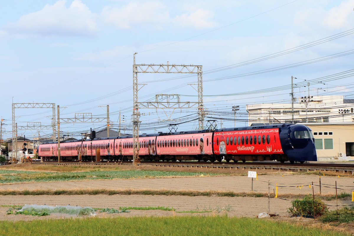 🚈新たなラッピングラピート
【#マジラピ号】登場

🚃南海電鉄は
グローバルボーイズグループ「INI」のWINTER SINGLE曲『THE WINTER MAGIC』とコラボした「#マジラピ号」の運行を開始
🚄この冬だけのマジカルなラッピングは早くも注目の的‼️
#鉄道のまち #泉佐野市
#ラピート #マジラピ号
#INI #南海