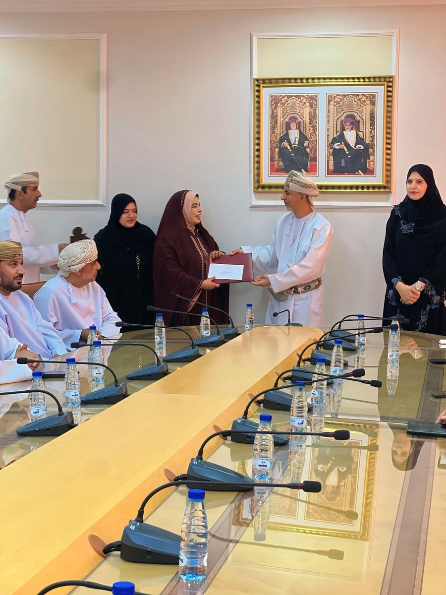 🏆 إنجاز نفخر به
حصول مدرسة منبع العلم للتعليم الأساسي (١-٤) على المركز الأول في مسابقة المبادرات والمشاريع المدرسية لمجالس أولياء الأمور بمدارس ولاية عبري للعام الدراسي ٢٠٢٤/٢٠٢٥م 👏💐

 @edugovoman 
#مدارسنا_مستقبل_واعد 
#تعلم_مستدام 
@EduGovDhrhr