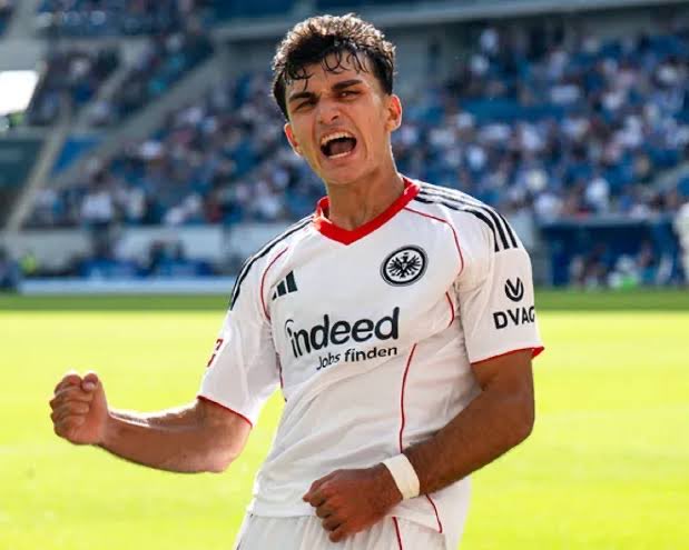 turgaydemirr's tweet image. A.Bardakçı, Emirhan’ın getir götürünü yapar…

Ferdi’yle Eren kıyaslanamaz bile… 

Can Uzun varken Barış’ı oynatan futbol cahilidir. 

Orkun Körkçü ayrı hikaye; Orkun varsa geri kalan hepsi teferruattır… 

Montella ya bom boş bir teknik adam ya da GSli oyuncuları oynatmak için…