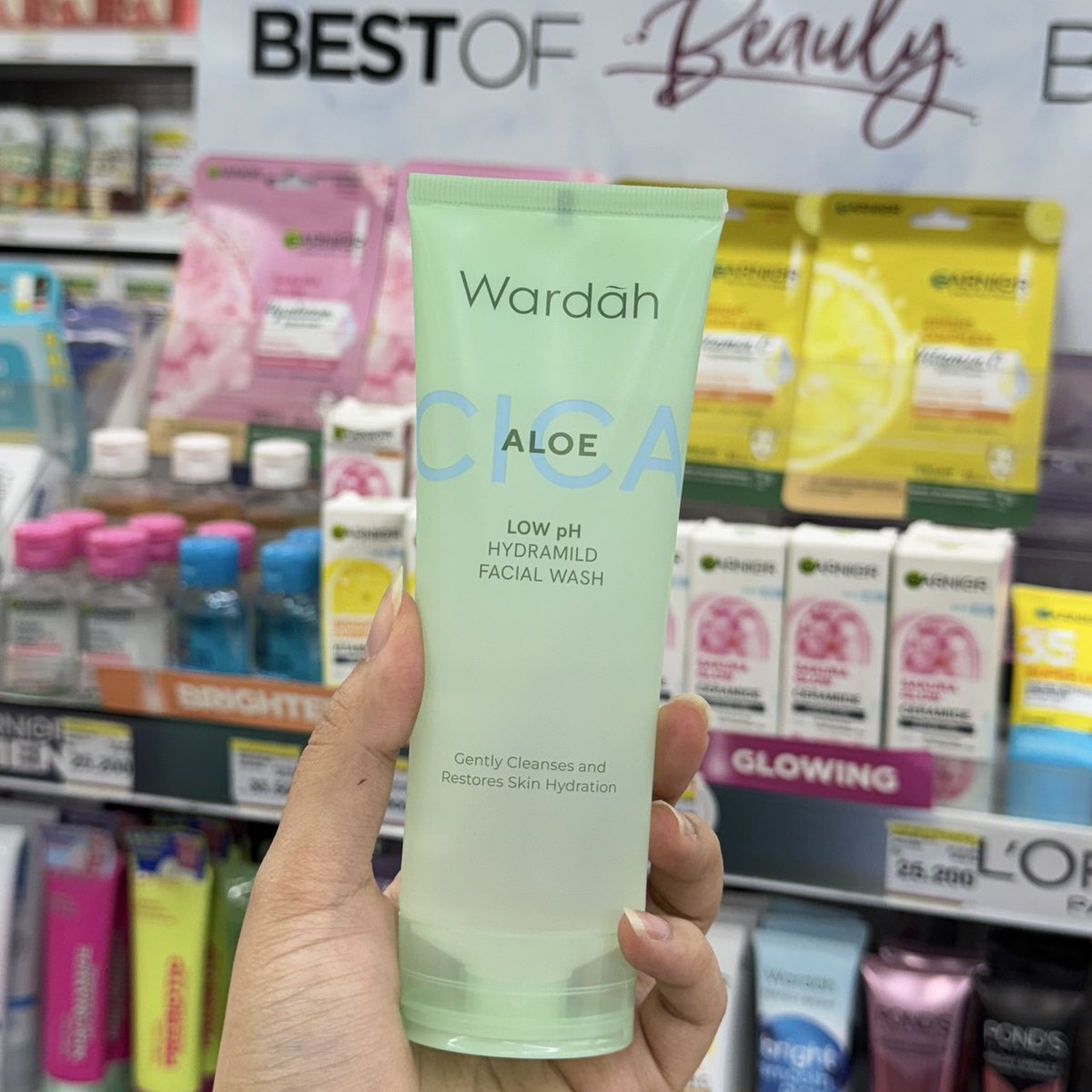 nanaspineapel's tweet image. Nemu hidden gem di Indomaret buat pejuang kulit sensitif!! Wardah Aloe Cica Cleanser ini tuh gentle banget gak bikin muka ketarik!🤍

Cussss buruan ke Indomaret terdekat sebelum kehabisan. Mumpung lagi ada promo jadi cuma 30k ajaa sampe 20 Oktober ini!😍
