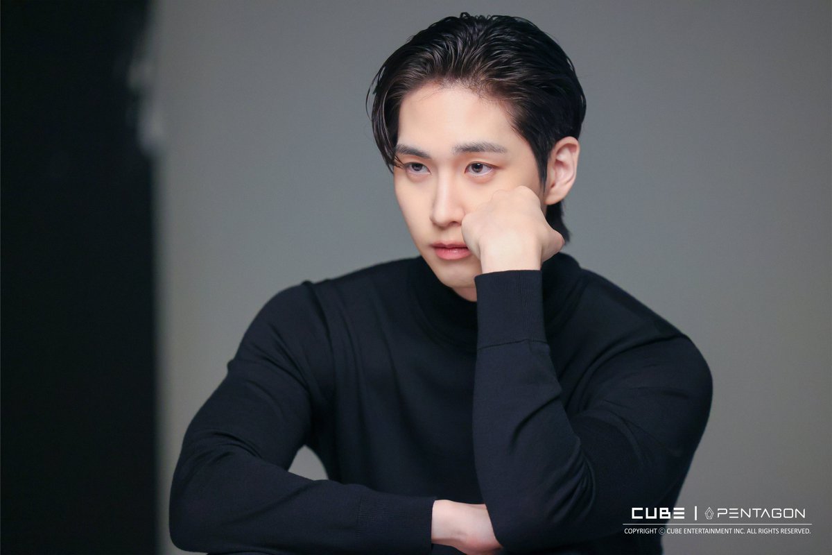 [📸] 배우로 2차전직한 신원의 프로필 촬영 현장 포착 🎬
더 많은 비하인드는 coming soon...💙

#펜타곤 #PENTAGON
#신원 #SHINWON