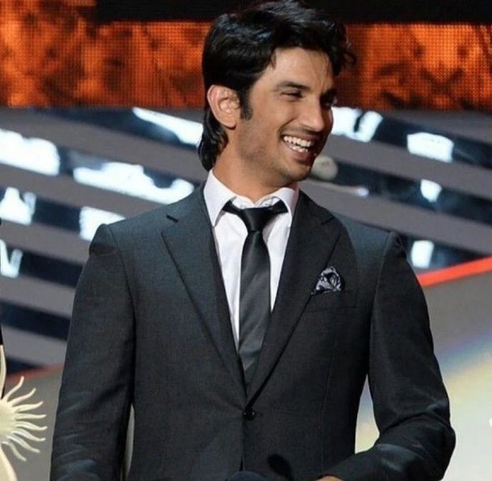 #JusticeForSushantSinghRajput 
#BoycottBollywood 
#SushantSinghRajput