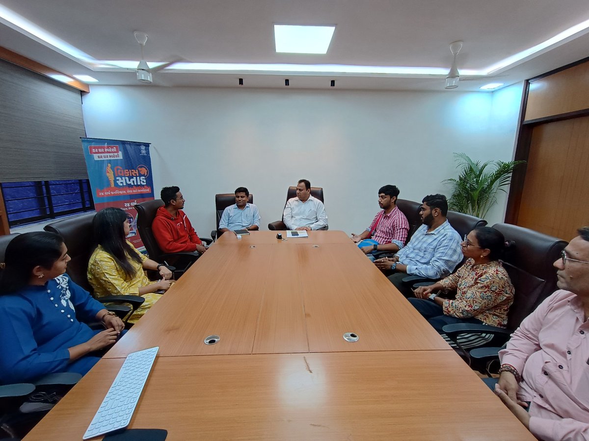 DDOBHARUCH1's tweet image. વિકાસ સપ્તાહ ૨૦૨૫ અંતર્ગત જિલ્લાના સોશિયલ મીડિયા ઇન્ફ્લુએન્સર્સ સાથે સર્વાંગી વિકાસ અંગે વિચારવિમર્શ યોજાયો. સમાજના વિવિધ વર્ગો સુધી સરકારની લોકહિતકારી યોજનાઓ પહોંચે અને જનજાગૃતિ વધે તે હેતુસર મહત્વપૂર્ણ ચર્ચા કરવામાં આવી.
#VikasSaptah2025 #DiscusswithDDO
@CMOGuj 
@GujPRHDept