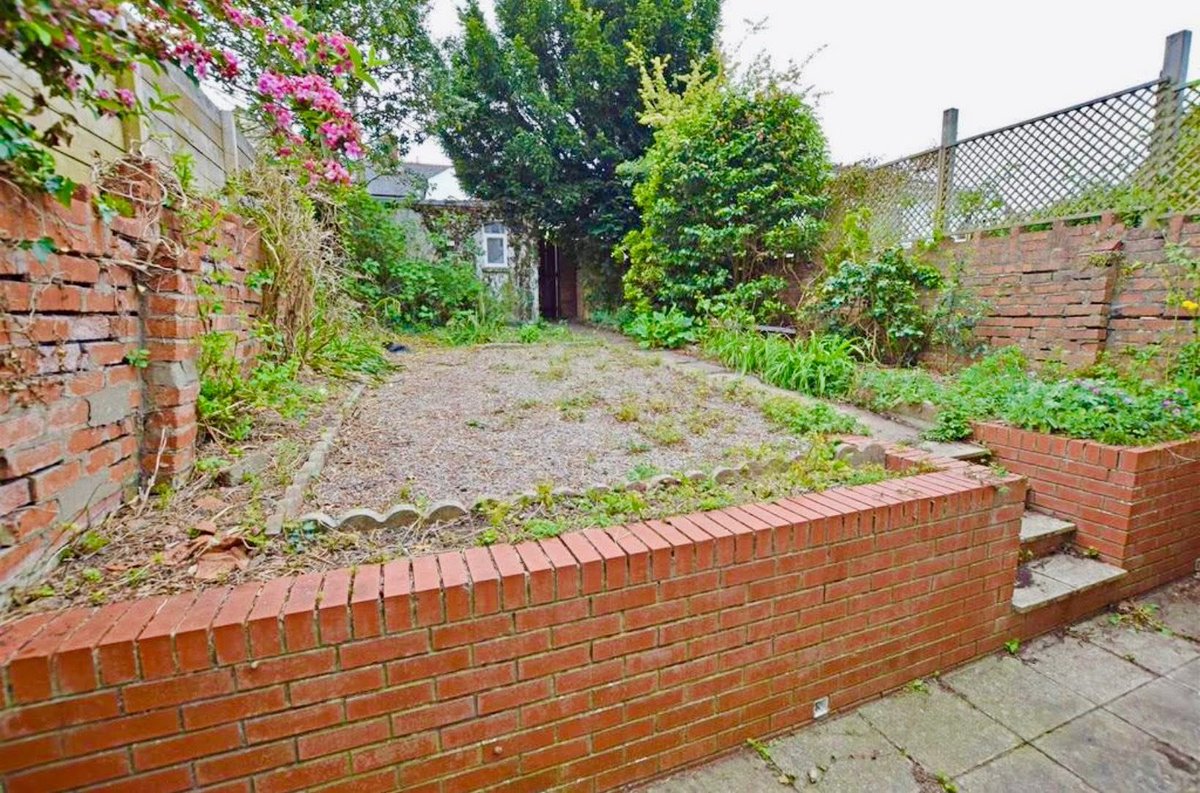 For Sale on Clodien Avenue, Heath, Cardiff is this surprisingly spacious and extended bay-fronted terrace house in a sought-after location near UHW. Some upgrading required. Freehold. michaeljonesandco.com/properties-for… #ForSale #Heath #Cardiff #Zoopla #OnTheMarket #Rightmove #CF14 #Property