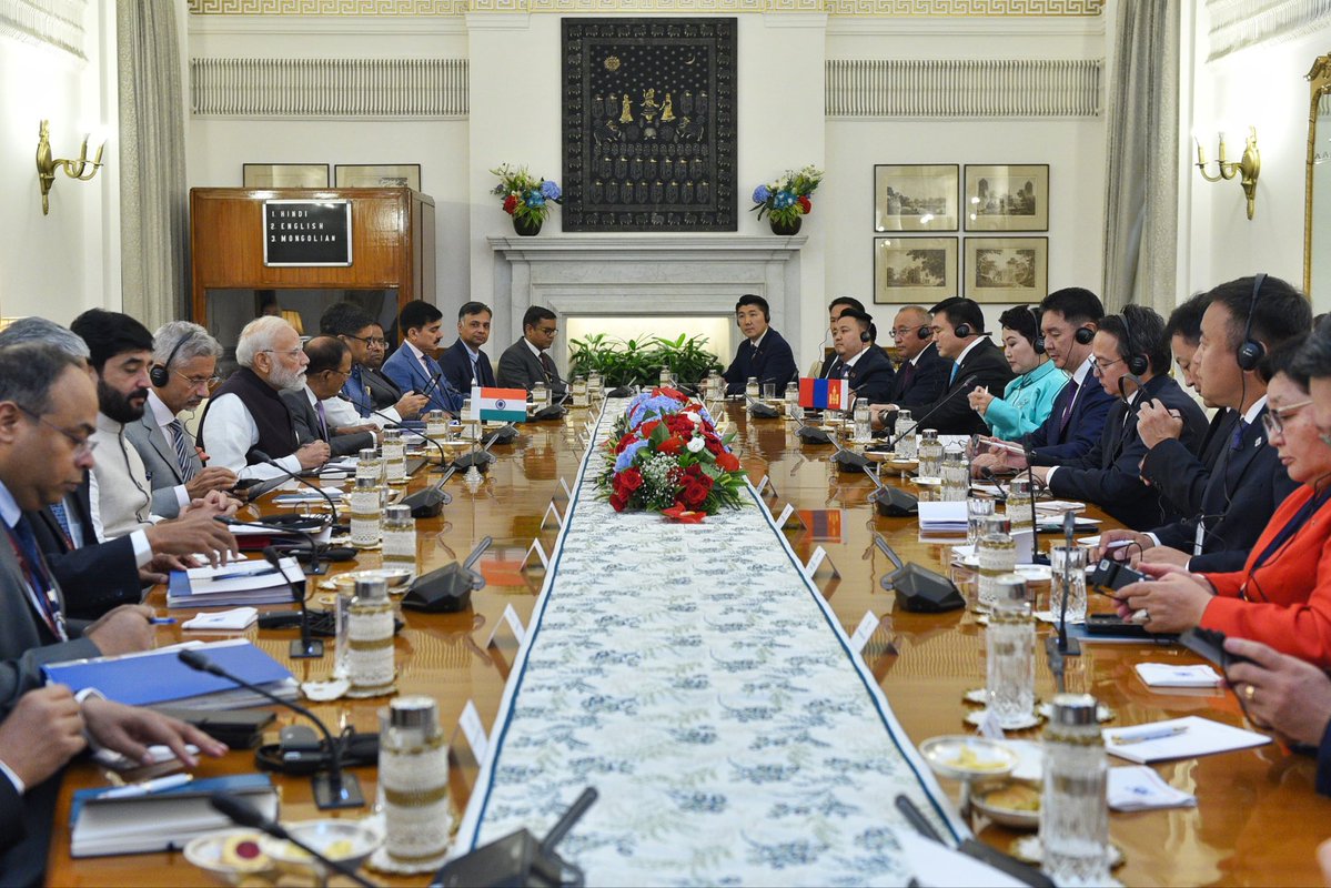MEAIndia's tweet image. 🇮🇳-🇲🇳| Advancing the India–Mongolia Strategic Partnership.
PM @narendramodi held extensive discussions with President Khurelsukh Ukhnaa of Mongolia covering the entire gamut of 🇮🇳-🇲🇳 bilateral relations.
Both leaders agreed to further deepen defence & security, trade &…