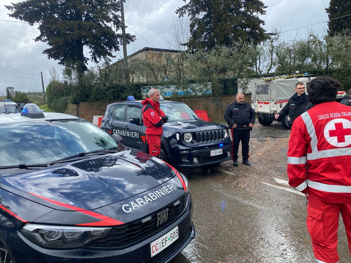 Dolore per la tragedia di Castel d'Azzano. La CRI si stringe all'Arma per i tre militari uccisi.

La CRI di Verona, già sul posto, è intervenuta dopo la l'esplosione prestando i primi soccorsi.

Fianco a fianco, nel servizio e nel dolore.

<a href="/_Carabinieri_/">Arma dei Carabinieri</a> 

(Foto archivio CRI)