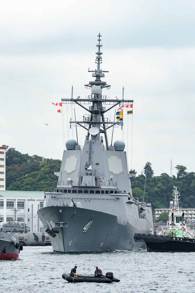 オーストラリア海軍駆逐艦DDG41ブリスベン 乗組員直筆サイン カード 生写真 豪海軍の最新駆逐艦「ブリスベン」横須賀沖に現れる 2021年10月