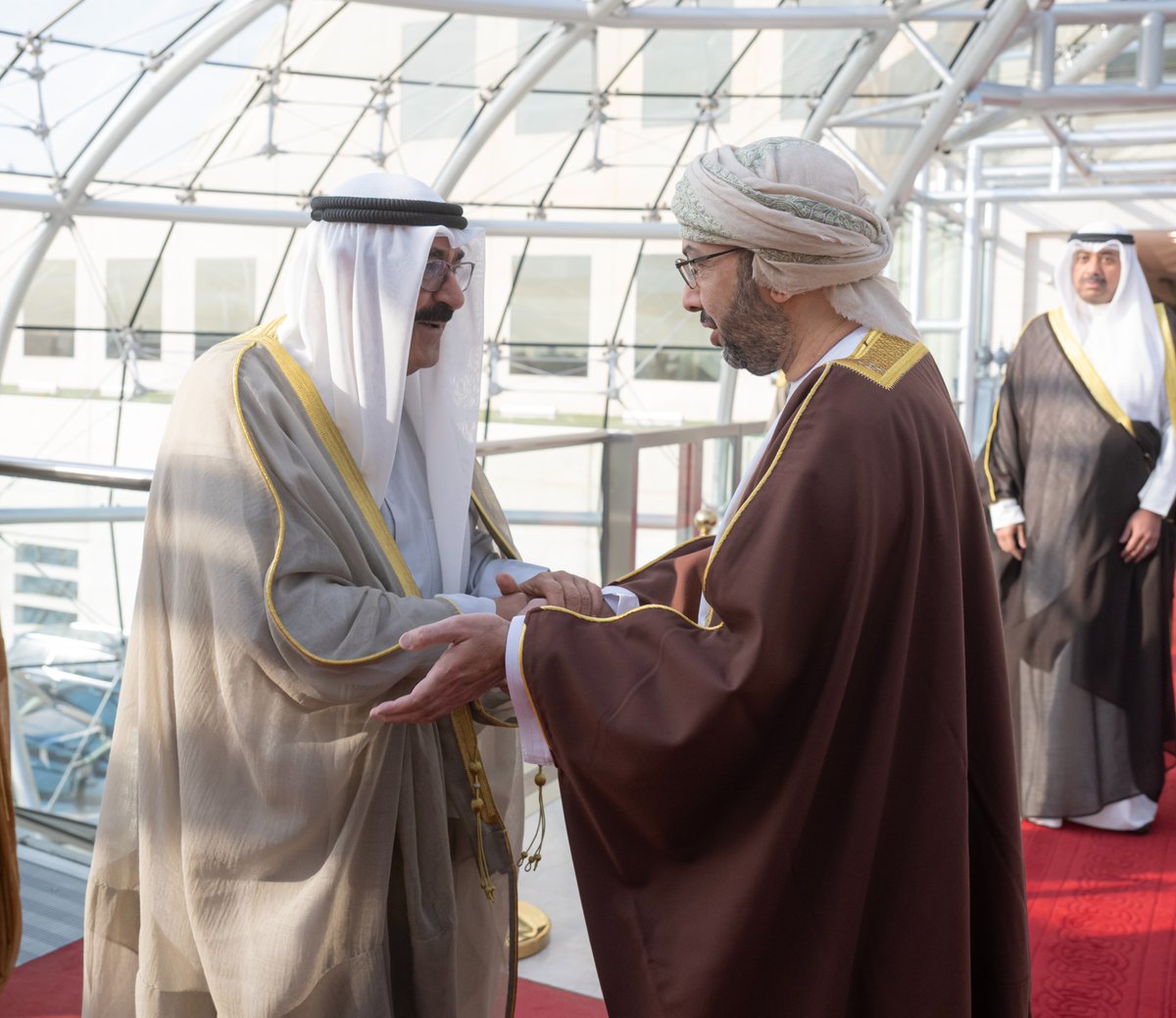 حضرة صاحب السمو أمير البلاد الشيخ مشعل الأحمد الجابر الصباح يغادر والوفد المرافق لسموه أرض الوطن متوجهًا إلى سلطنة عمان في زيارة أخوية

- كان في وداع سموه سمو نائب الأمير وولي العهد الشيخ صباح خالد الحمد الصباح وسمو الشيخ أحمد عبدالله الأحمد الصباح رئيس مجلس الوزراء والنائب الأول