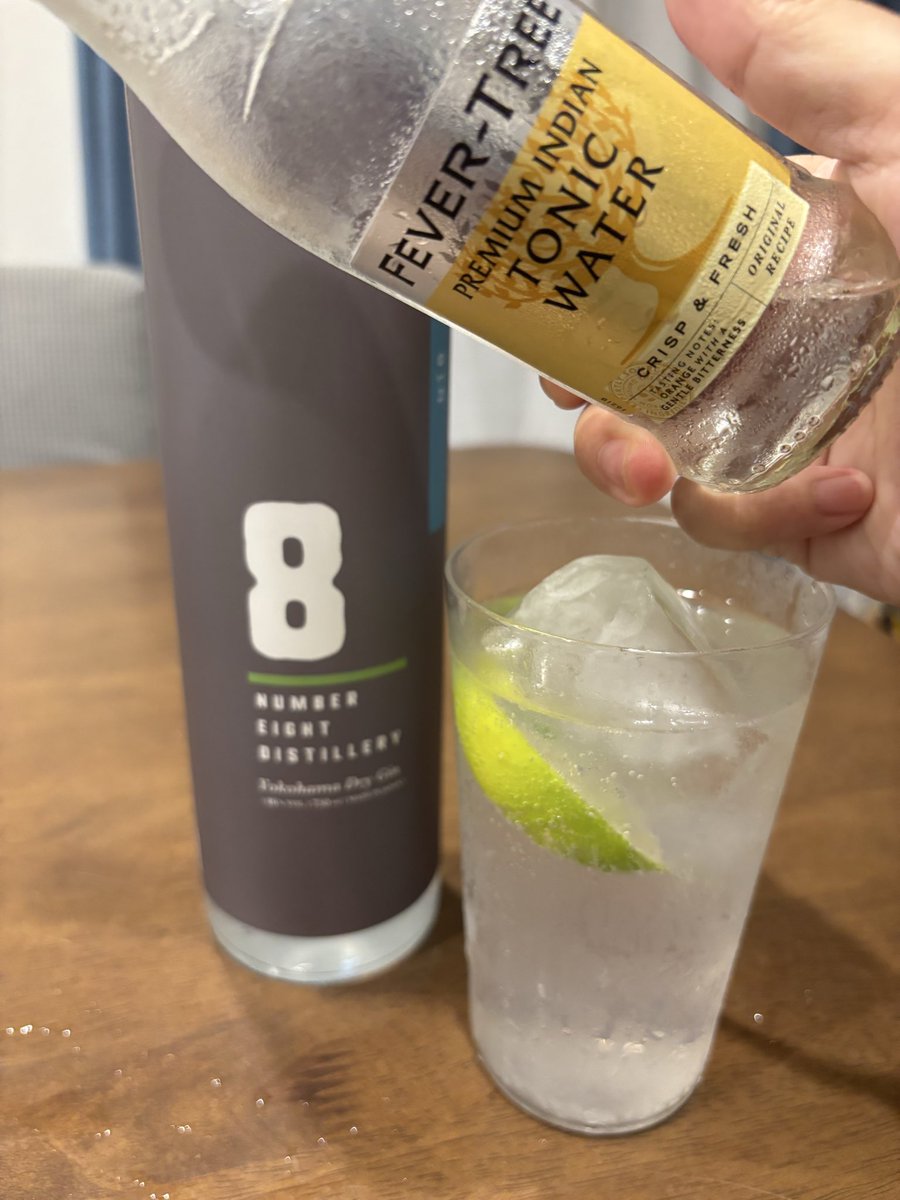 CatsTail_DOL's tweet image. 皆様今日も一日お疲れ様でーす❗️
早速 #晩酌 LINKSTART💫

昨日少し話題に上がったやつ〜
 #NUMBER8 ジン❣️🍋‍🟩ライムを添えて✨
割り材は #FEVERTREE の
プレミアムインディアントニックウォーター
 
マジで超爽やか🍸
感謝の🥂𓂃乾ෆ⃛杯𓂃🥂