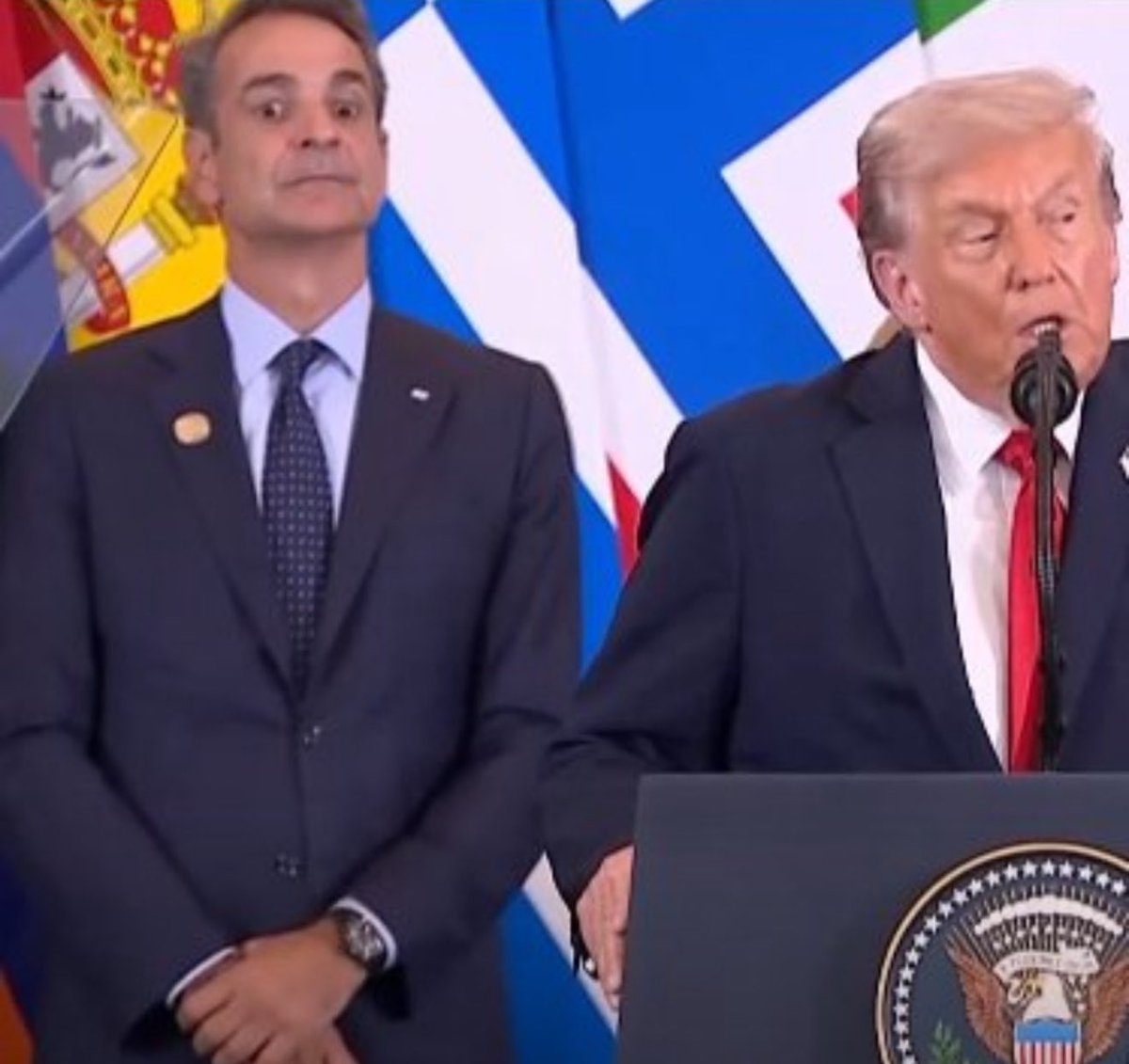 Αυτό εδώ το εθνικό μας installation μήπως πρέπει να τεθεί υπό την προστασία του Υπουργείου Εθνικής Άμυνας; Είναι ένα μνημείο που πρέπει να είναι ανοιχτό σε όλους τους Έλληνες, αλλά και σε κάθε επισκέπτη που θέλει να το θαυμάσει.