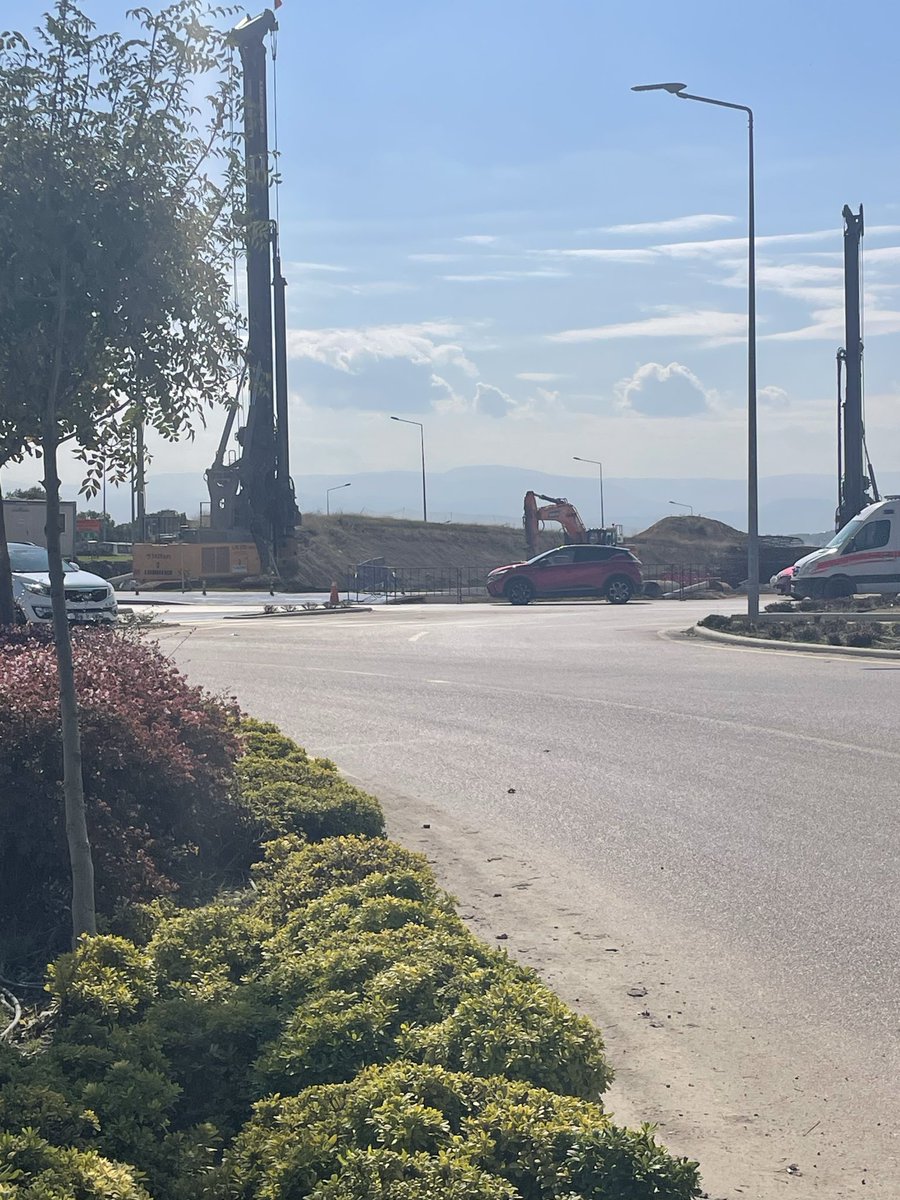 Bursa Şehir Hastanesi metrosunun tünelleri azıcıkta olsa ilerlemiş bu ilerlemeye bakılırsa %3 filan geçmiş olsun diyorum. Yazık diyorum ayrıca