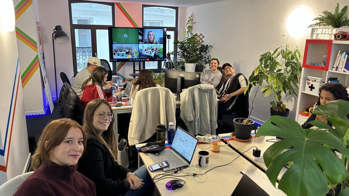 Girleek's tweet image. 🚀 Lancement du Hackathon #NoCodeForNonProfit !
En partenariat avec Social Good Accelerator (SOGA) et la Fondation Orange Roumanie, dans le cadre du programme #ErasmusPlusProject 🇪🇺

Nous devions être en Roumanie 🇷🇴… mais la grève en a décidé autrement ✈️😅 Alors, fidèle à…