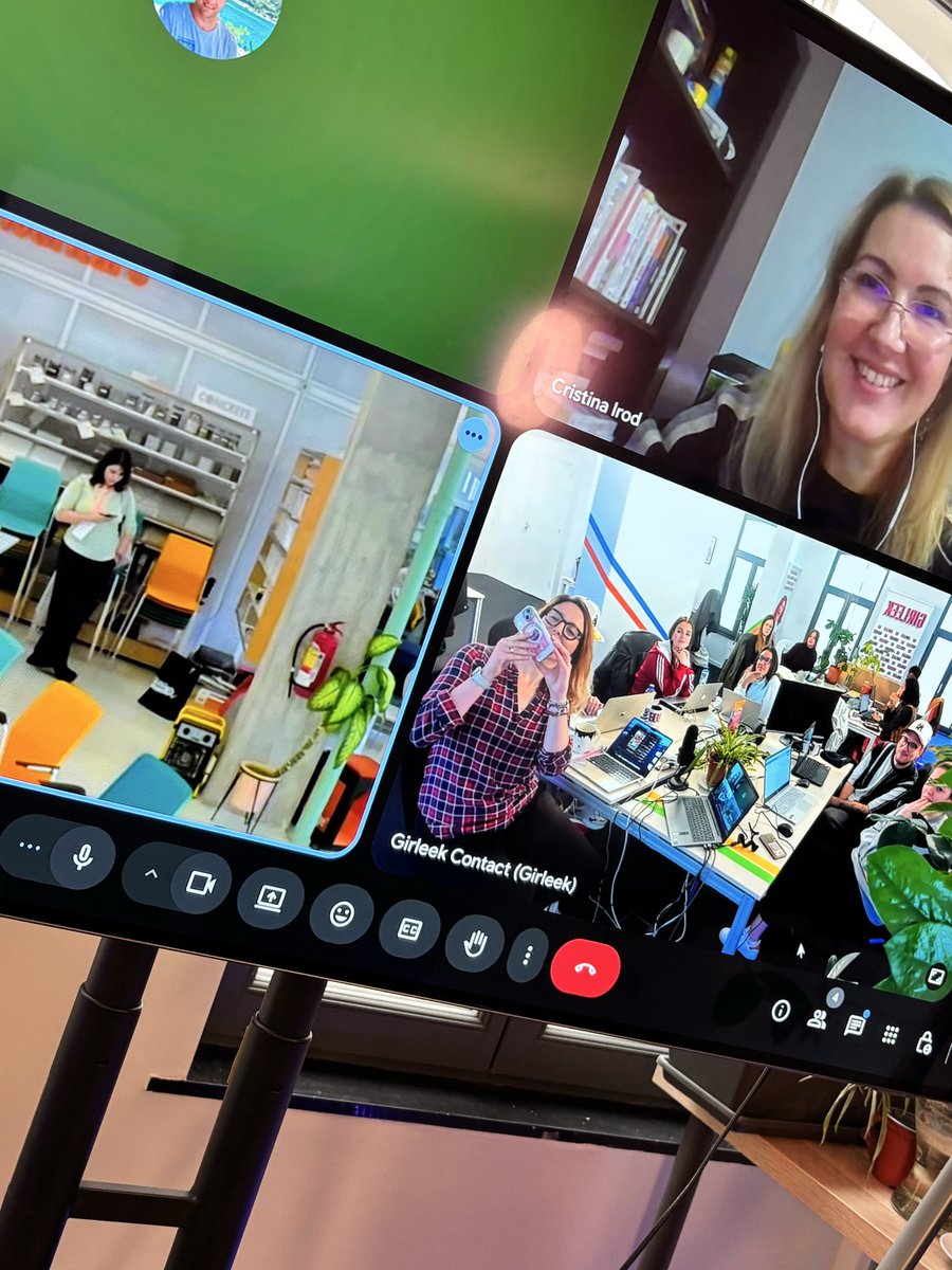 Girleek's tweet image. 🚀 Lancement du Hackathon #NoCodeForNonProfit !
En partenariat avec Social Good Accelerator (SOGA) et la Fondation Orange Roumanie, dans le cadre du programme #ErasmusPlusProject 🇪🇺

Nous devions être en Roumanie 🇷🇴… mais la grève en a décidé autrement ✈️😅 Alors, fidèle à…