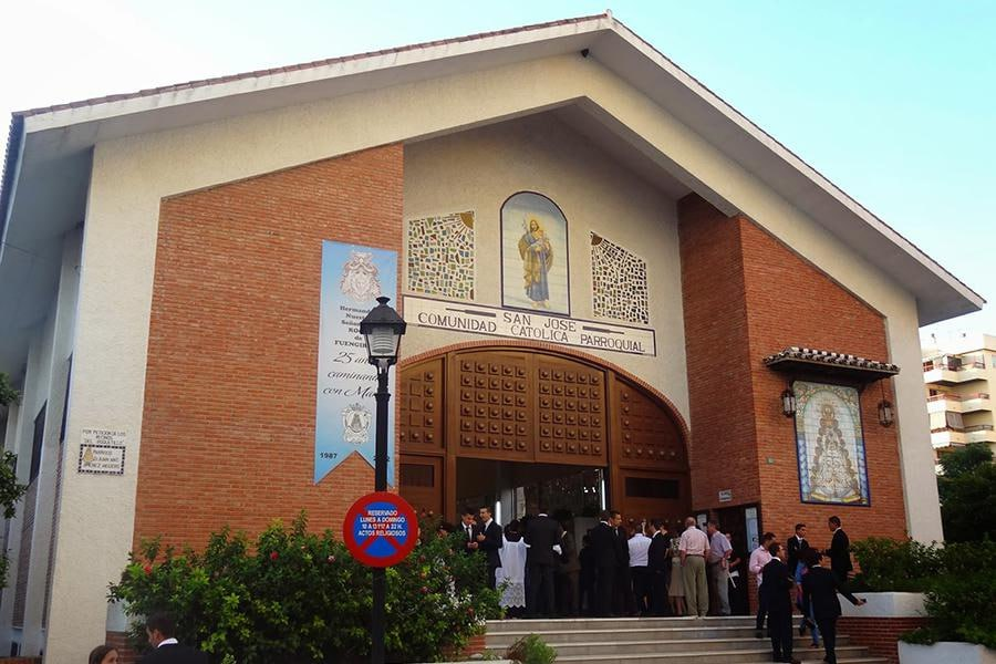 🚓Detienen a un hombre, de origen africano, que escupió al crucifijo de esta parroquia en Fuengirola.
⚖ Abogados Cristianos estudia acciones contra este nuevo ataque #RespetaMiFe