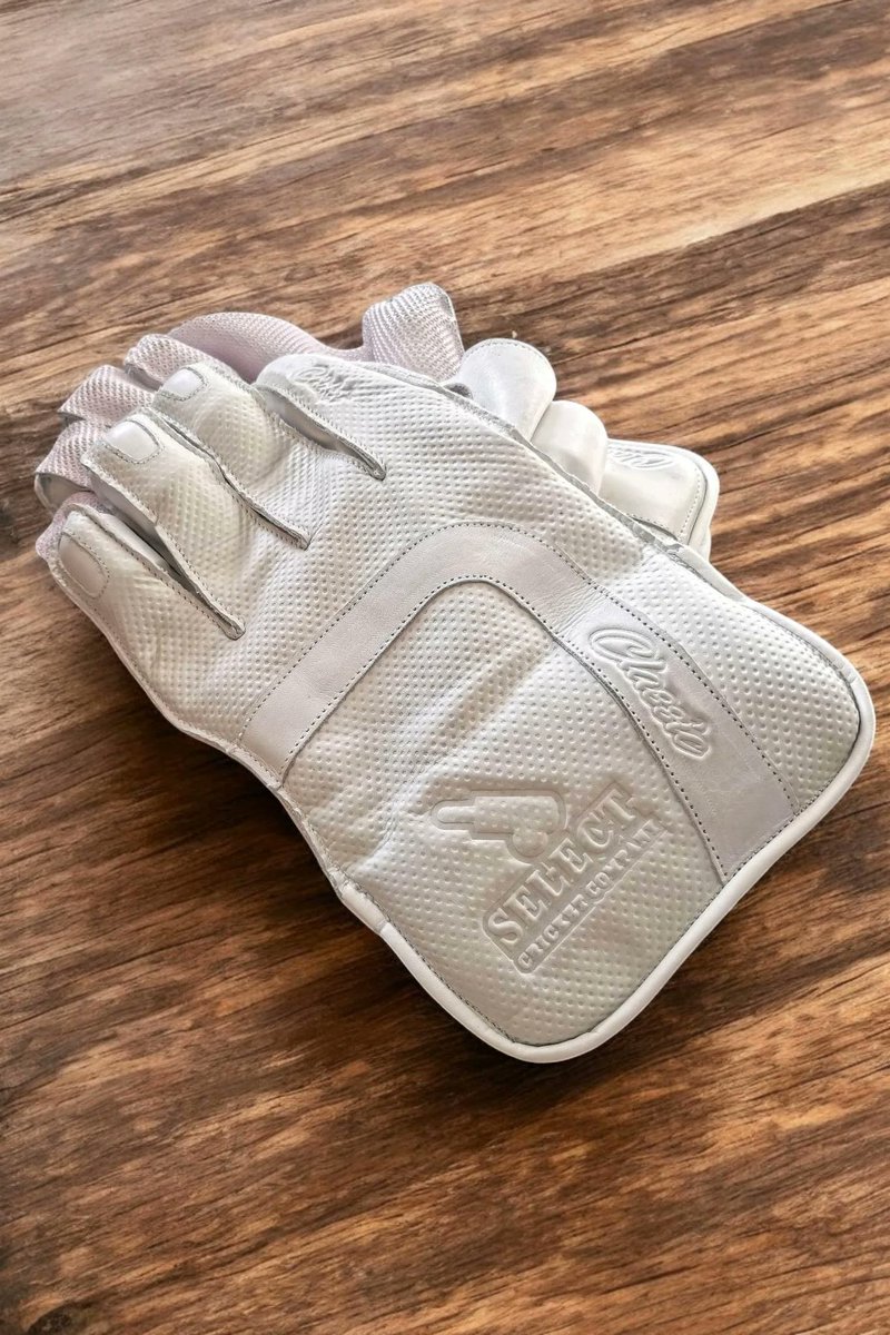 CLEARANCE - JUST £40.00

Some of the finest gloves on the market, extremely supple &amp; comfortable out of the packet, made using only some of the best materials available.

- Test level protection &amp; materials used
- 3D embossed branding
- All white look
Matching pads available! 🔥