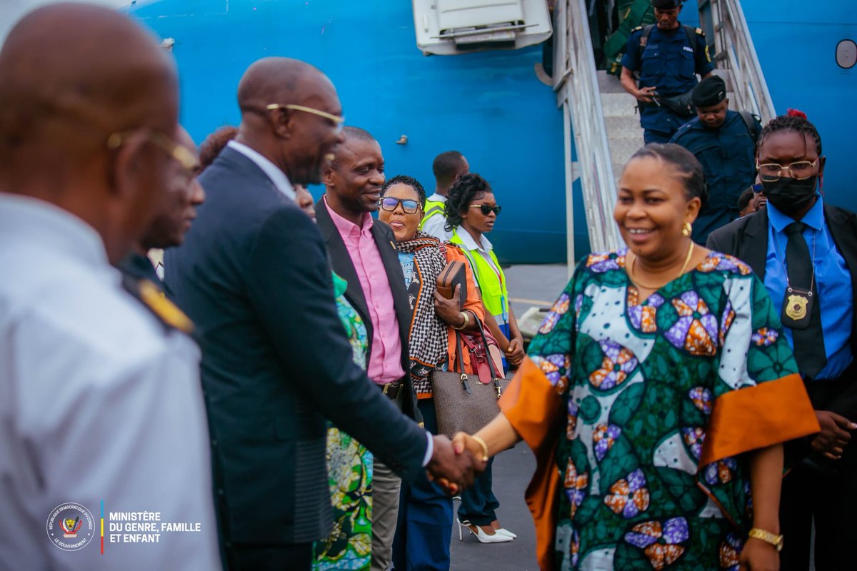 crisnusmazanza's tweet image. Dynamisation de l'économie locale à Kisangani ! Le séjour de la Ministre du Genre, Famille @MichelineOmbaeKalama marque le début de la Quinzaine de la Femme Rurale, avec au programme : Foire de l'entrepreneuriat féminin et exposition de produits agricoles. Un focus sur la valeur.