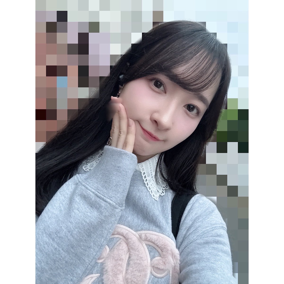 『こんにちは、宮沢小春です🌸
可愛いお洋服を上着なしで着られる季節は
一瞬で終わってしまうので、
沢山着て楽しみ尽くぞー！の心意気です🩷🩶

皆さんもお気に入りの秋冬服
ゲットできましたか？💭』
#宮沢小春 #DayRe: