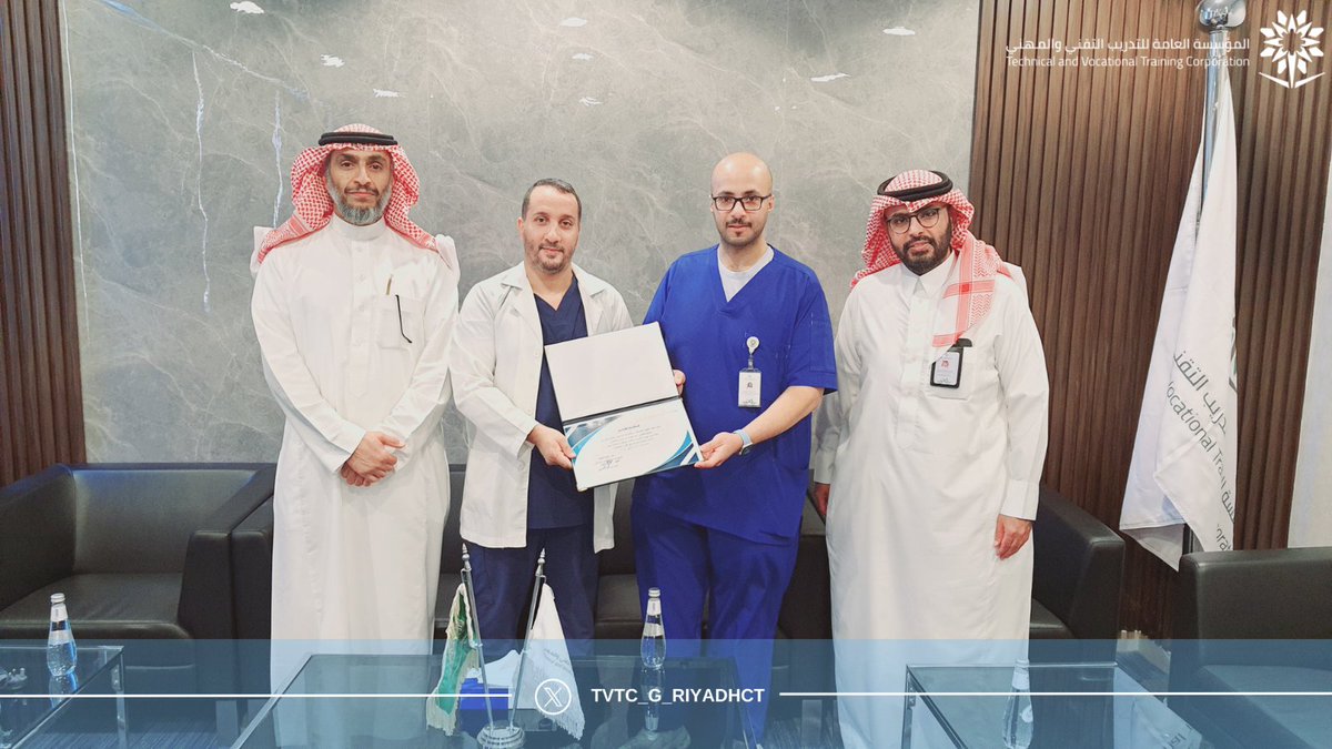&gt; بمناسبة اليوم العالمي للصحة النفسية، نظّمت وحدتي السلامة والصحة المهنية والخدمات الإرشادية بالكلية محاضرة بعنوان "المواد المخدرة وأثرها على الفرد والمجتمع"، تناولت فيها أهمية الوقاية والتوعية بمخاطر الإدمان وانعكاساته على صحة الفرد وسلامة المجتمع.
#التدريب_التقني