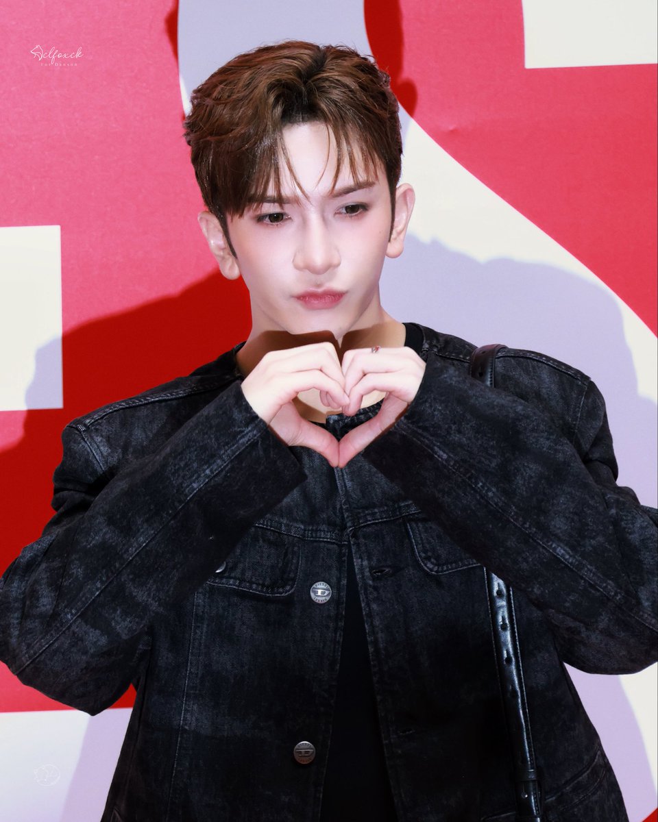 oclfoxck_'s tweet photo. 251014
DIESEL

love love💖🫶🏻

#mirrorweare #mirror 
#lohonting #盧瀚霆 
#ansonlo #ansonlo盧瀚霆 https://t.co/zMZ0zhIb8m