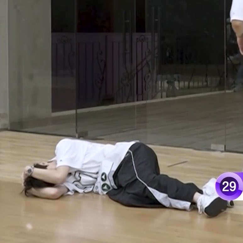 donqqyu's tweet photo. someone pls get him off the floor https://t.co/b3629DXPuf